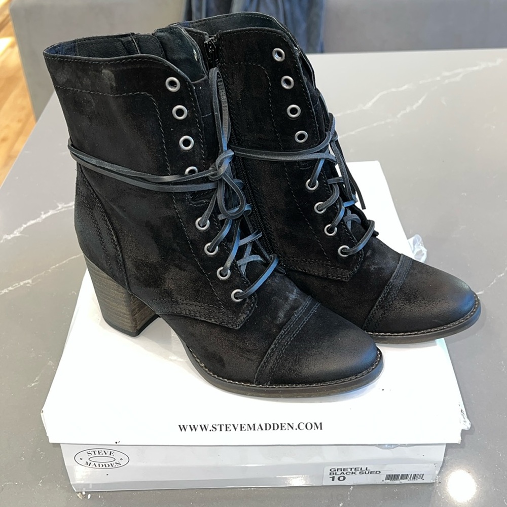 NIB STEVE MADDEN Gretell Black Suede Lace Up Zip Block Hill Ankle Combat Boots